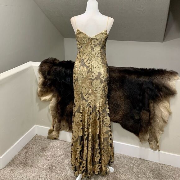 Gorgeous Sequined Golden Floral Lace Mermaid Gown - Picture 10 of 16